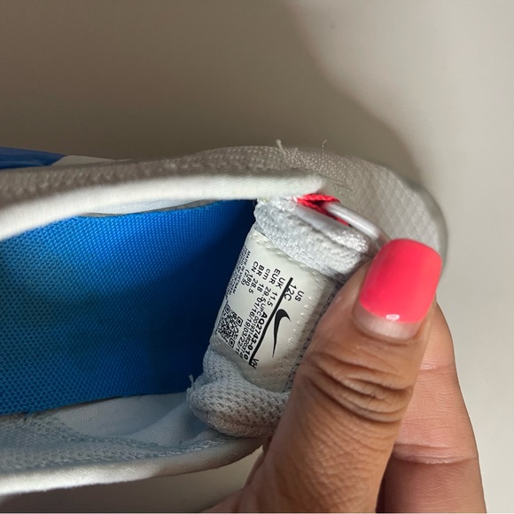 Nike Air Max Motion 2 Silver & Blue Sneakers - Picture 7 of 7